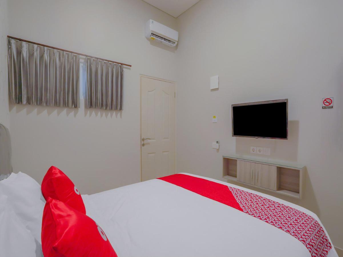 Super Oyo Capital O 90336 Olive Guest House Surabaya Exterior foto